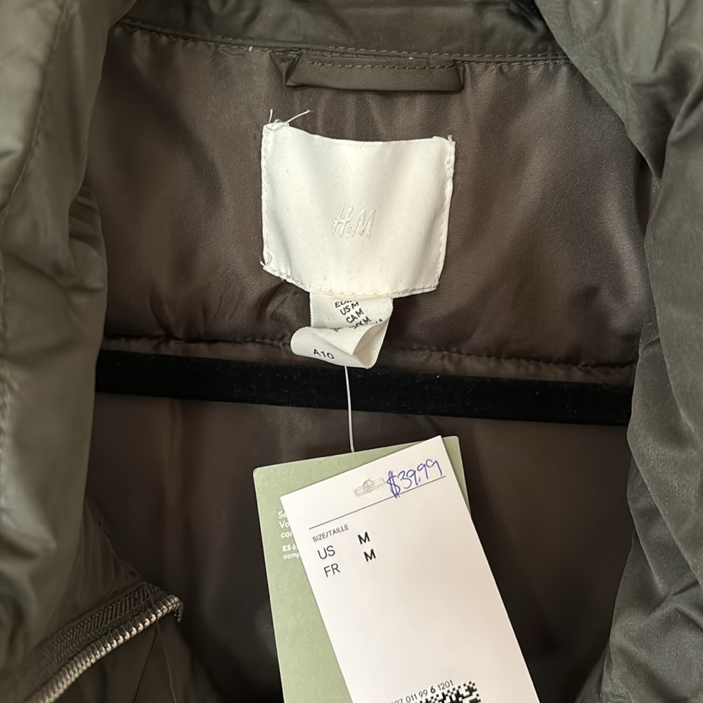 Green H&M puffer vest - Picture 2 of 4